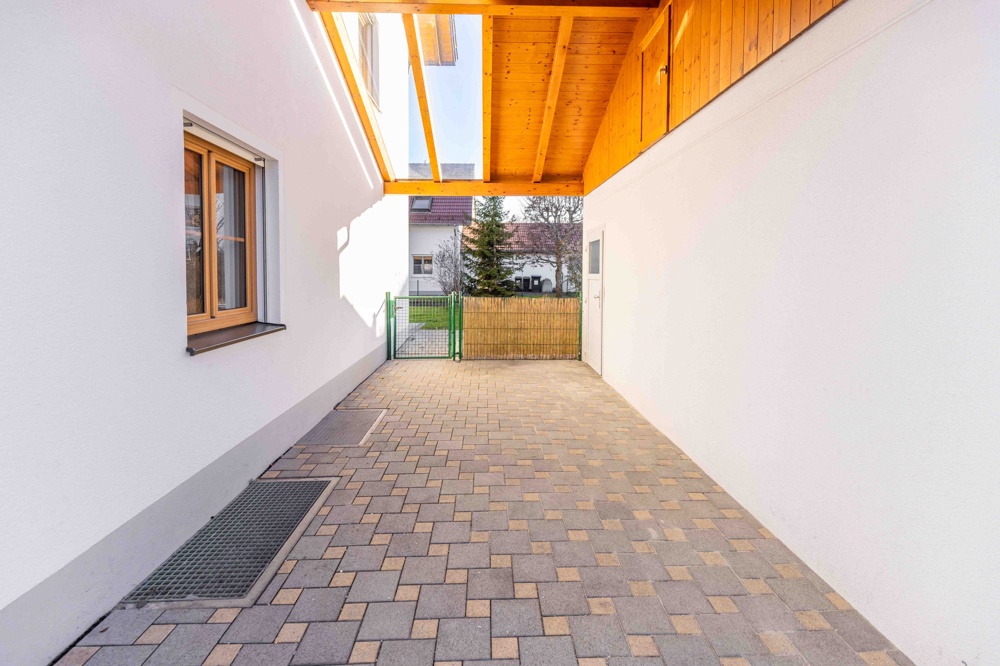 Überdachter Durchgang zum Garten