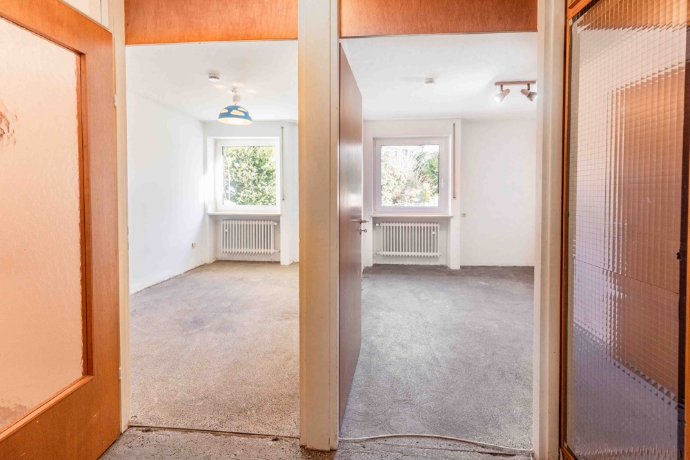 Blick ins Arbeitszimmer u. Schlafzimmer