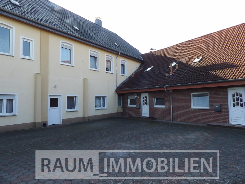 Gebäudeansichten mit Innenhof