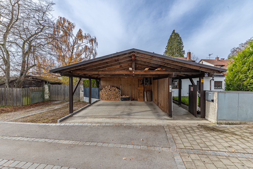 Carport und Stellplatz