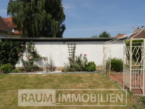 Gartenansicht Garagengebäude