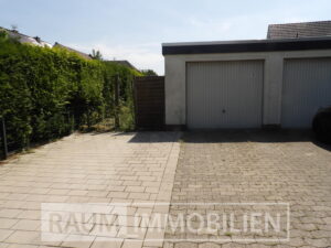 Teilansicht Garagen / PKW-Stellplatz