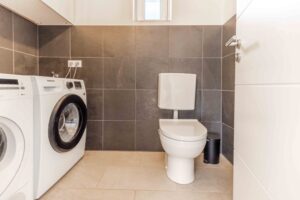 Gäste WC und Waschraum 1. OG