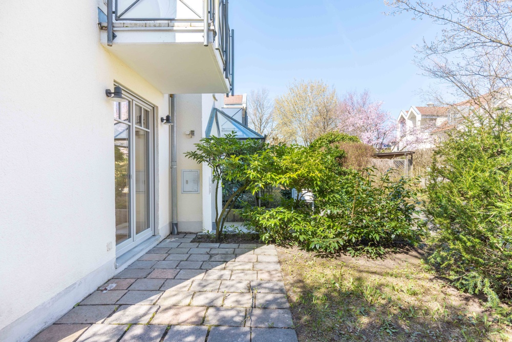 Nordterrasse mit Garten