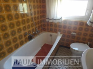 Wannenbad im OG